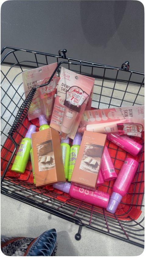 Dazzle Me Get a Grip 定妝噴霧與 Merrezca 底妝
